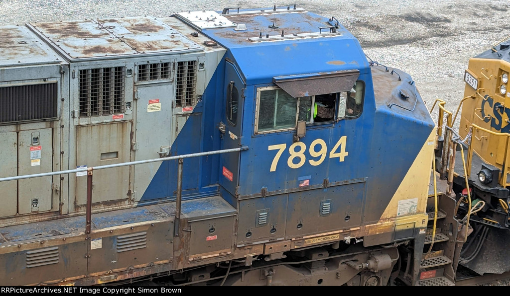 CSX 7894 cab detail